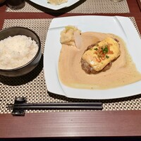 旬菜ステーキ処 らいむらいと - らいむらいと風チーズ・ハンバーグ 200g ライス