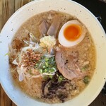 MACHIHAZURE T&F - 背脂味噌ラーメン