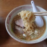 中華料理 2000年 - 麺は結構柔らかめでタラッタラな感じとなる
            動画、写真を
            撮ってるから伸びたというレベルではない❔（笑）