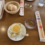 Caffe Terrazza Ukai - セットのパンとスープ