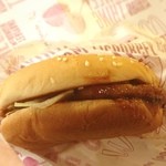 McDonald's - 久しぶりに食べたらなかなか美味しかったんだけど全く美味しそうには見えない可哀想なテリヤキマックバーガーさん150円。