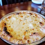 PIZZA DINING JOYs - クワトロフロマージュ