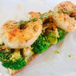 エテコ ブレッド - エビとアボカドとブロッコリーのタルティーヌ