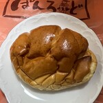 ぱんろーど - 料理写真:石窯焼きくりーむぱん