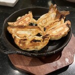 アジアンキッチン サナギ - 鉄板焼き餃子