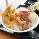 Karayama - イカ塩辛と大根漬物は食べ放題です！