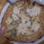 ドッピオ - 友達が頼んだ３種チーズのピザ!