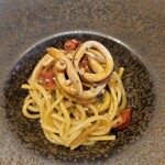 オステリア プロフーモ - いかとセミドライトマトのオイルソース