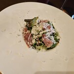 オステリア プロフーモ - 生ハムとパルミジャーノレッジャーノのベビーリーフサラダ