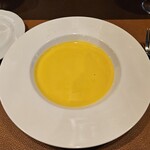 オステリア プロフーモ - 本日のスープ 淡路玉葱と人参のポタージュ