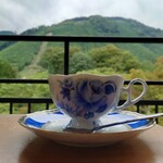 Kafe Charaku - 御嶽の山を背にしたカップが素敵
