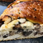 もりの下のパン店 - 断面図