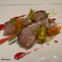 DADA - 軽く炙った縞鯵と川井村のペリーラのヴィネグレット