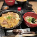 ハタハタ屋敷 - 比内地鶏の親子丼と稲庭うどん