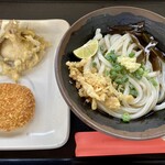 てら屋うどん   - ぶっかけ冷（小）250円、野菜天（シイタケ）120円、コロッケ70円、合計440円。