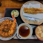 ほたて - 天丼上、イカ