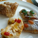 カフェトスカ - 鶏モモ肉と冬瓜のラグー 、カジキのソテー 夏野菜ソース、白身魚のアクアパッツァ風
