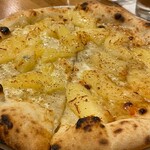 Pizzeria ALLORO - りんごとゴルゴンゾーラのピッツァ