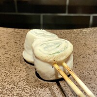 YAKITORI 燃 es - ささみ大葉巻き
                  これよこれ、沼能さんやっぱり天才だわ！
                  いつも朝早くから仕込みしてるんですからね、Instagramでたくさん並んだ串に刺した鶏を見るたびに、お疲れさまですと心から言ってしまいます。