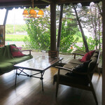 シャムロックカフェ - 開放的な窓から筑波山も。