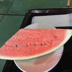 合戦小屋 - スイカ500円　けっこう大きいです