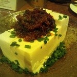 エガサン - 自家製食べるラー油のせ冷やっこ