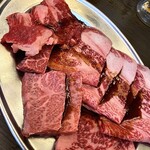 和牛放題の殿堂 宇田川町 肉屋横丁 - 