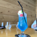ELOISE's Cafe - ・八ヶ岳ブルーのクリームソーダ 780円/税込