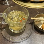 祇園 かんかんでり 麗 - 頭痛に効くという菊花茶と茶菓