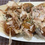 おおがまや - 料理写真:たこ焼き8コ入り。