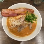 Sole - 激辛トマト味噌ラーメン 1,050円