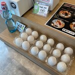 パッフルと食べるミルクの専門店 ばぶる - たまごも ラムネも 売っています
            たまご安かった！