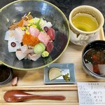 魚九 - 特上海鮮丼
