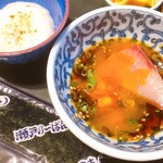 おお乃 - 甘めの黄身タレにつけて　左はとろろ