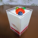 菓匠 清泉堂 - 苺のレアチーズ(400円)