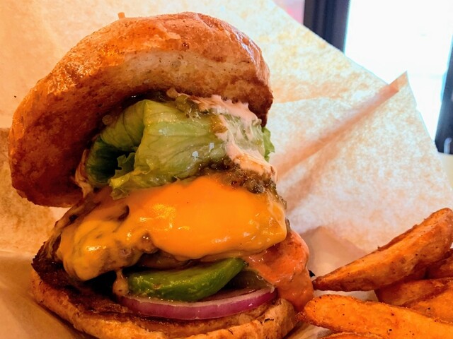 sale:ハンバーガーショップ 札幌市中央区】「WAZZ UP BURGER」ではL.A.でバーガーを⾷べ