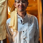 Tempura Nasubi - 栗が終わる前に教えて下さいと、伝えました。
      美味しい天麩羅を揚げてくれます。
      写真は怖く写るって仰ってましたが、大丈夫ですよ～(⁠◠⁠‿⁠◕⁠)
      