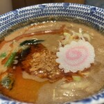 舎鈴 - 坦々麺つけ麺スープ(接写)