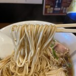 らぁ麺 半七 - 菅野製麺所の細ストレートはツルパツ食感。