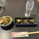 Narita Gyuutake - サラダと3種盛り 左から胡瓜の漬物　煮生姜　茹で牛タン