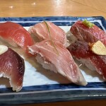 赤酢 謹賀 - 本まぐろ五貫におまけのかつお