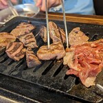 分倍河原 肉流通センター - 豚タンと和牛切り落し