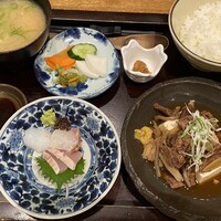 ダイナミックキッチン&バー 響  新宿サザンタワー店 - 週替わりメインと刺身盛り合わせ 銀シャリ御膳 ダイナミックキッチン&バー 響  新宿サザンタワー店 - 週替わりメインと刺身盛り合わせ 銀シャリ御膳