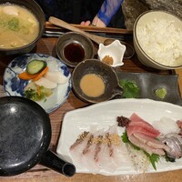 ダイナミックキッチン&バー 響  新宿サザンタワー店 - 刺身五種盛り合わせ銀シャリ御膳 鯛茶付 ダイナミックキッチン&バー 響  新宿サザンタワー店 - 刺身五種盛り合わせ銀シャリ御膳 鯛茶付