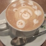 ワイアードカフェ - 他の同店より、少し狭め。落ち着き無く、ザワザワ感があるので、秘密の話には向いてるかもw　他の人の話、聞こえません。ラテアートは可愛すぎて、味も満足☆