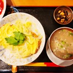 沖縄料理 島想い - 極み！だしかつ丼定食（900円）