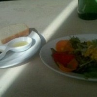 イタリアーナ エノテカ ドォーロ - セットの野菜サラダ＆フォカッチャ