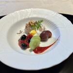 銀座 吉兆 - リチャード・ジノリの白磁に盛られている