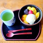 『東海館』喫茶室 - クリームあんみつ(660円)