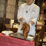 全聚徳 - 北京ダック（葱、甜麺醤付）：半羽（京都産）